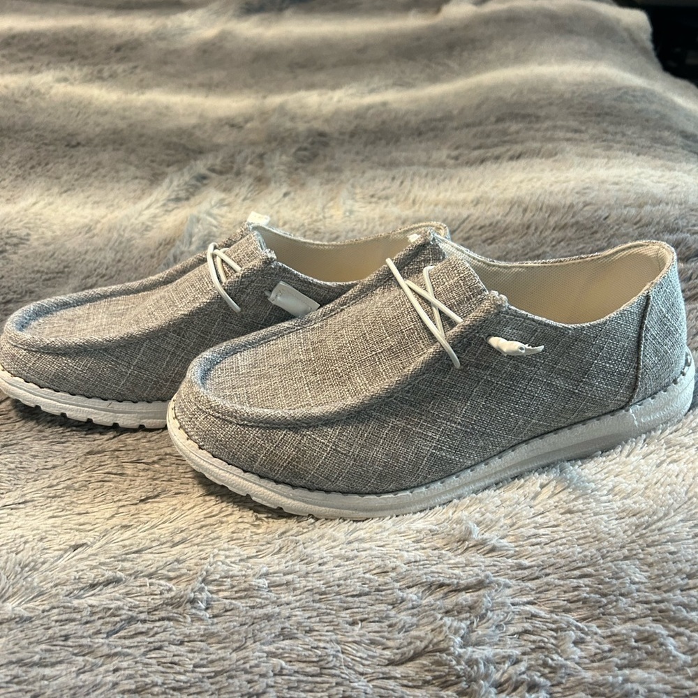 Women’s Shoes - Picture 3 of 11